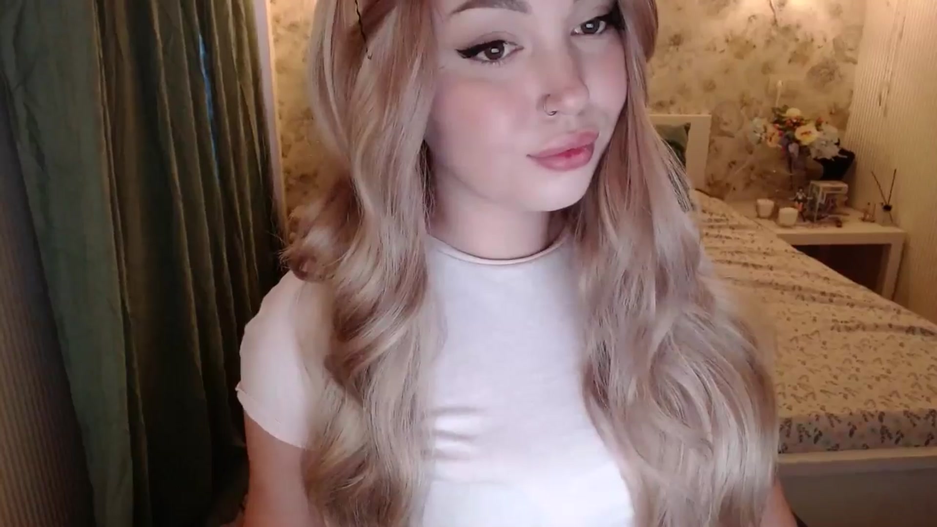 Gallery image thumbnail from Kylie_Lu's myfreecams stream on, 07/04/2024, 17:18 image 15 of 20