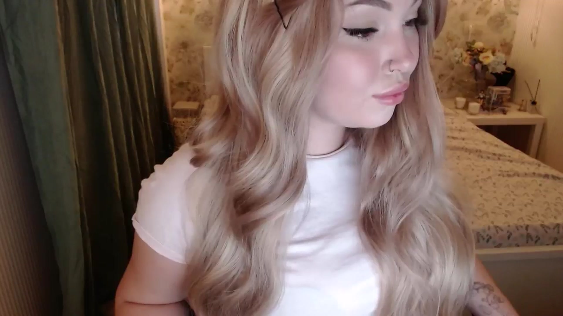 Gallery image thumbnail from Kylie_Lu's myfreecams stream on, 07/04/2024, 17:18 image 18 of 20