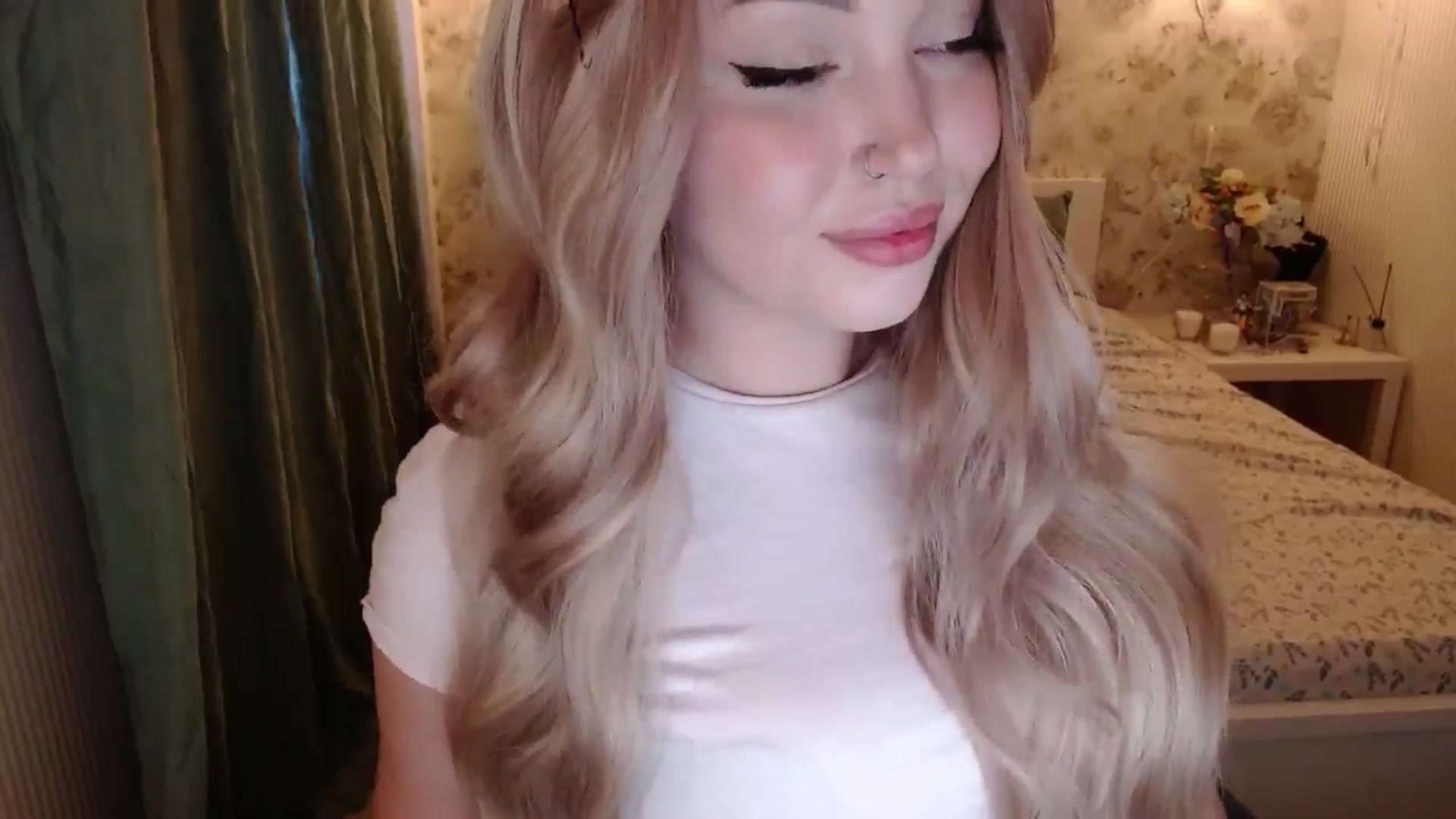 Gallery image thumbnail from Kylie_Lu's myfreecams stream on, 07/04/2024, 17:18 image 14 of 20