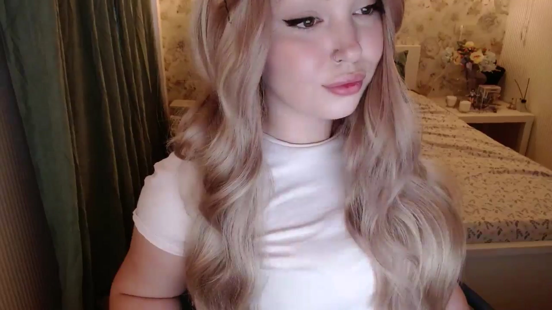 Gallery image thumbnail from Kylie_Lu's myfreecams stream on, 07/04/2024, 17:18 image 19 of 20