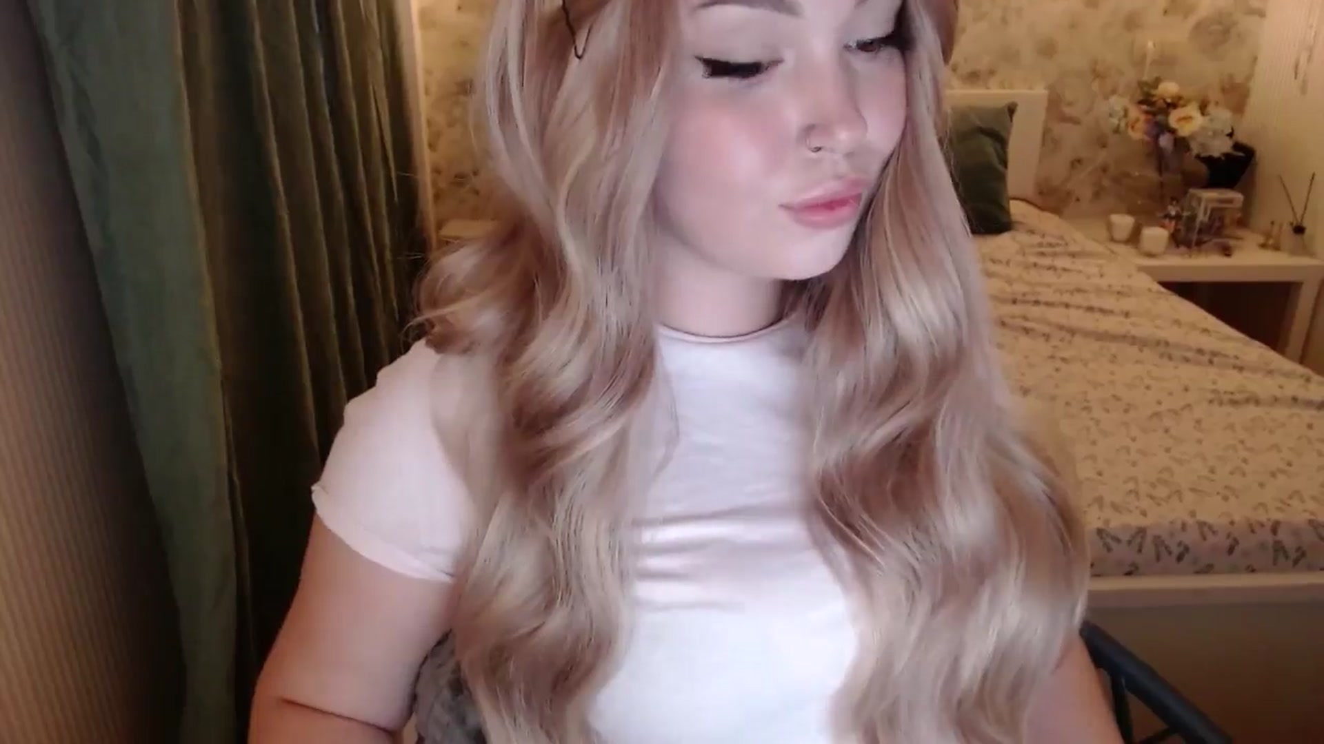Gallery image thumbnail from Kylie_Lu's myfreecams stream on, 07/04/2024, 18:14 image 6 of 20