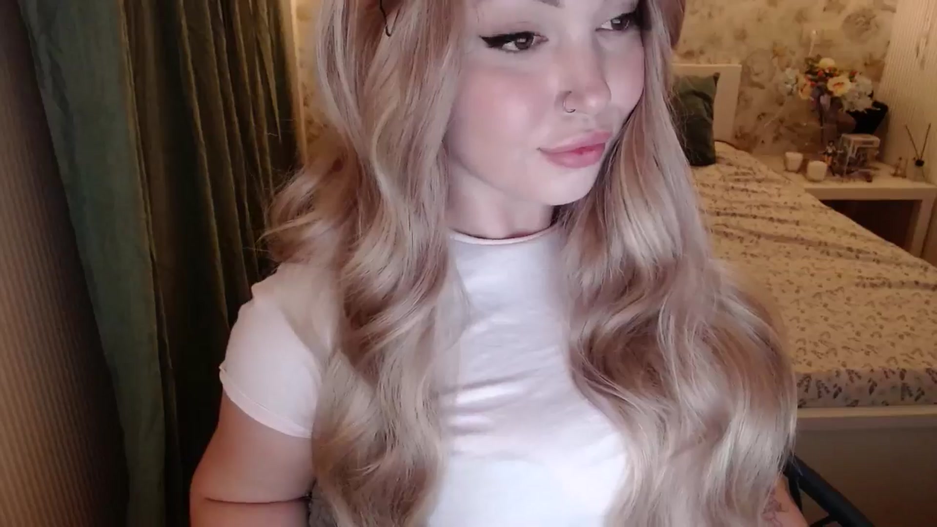 Gallery image thumbnail from Kylie_Lu's myfreecams stream on, 07/04/2024, 18:14 image 17 of 20