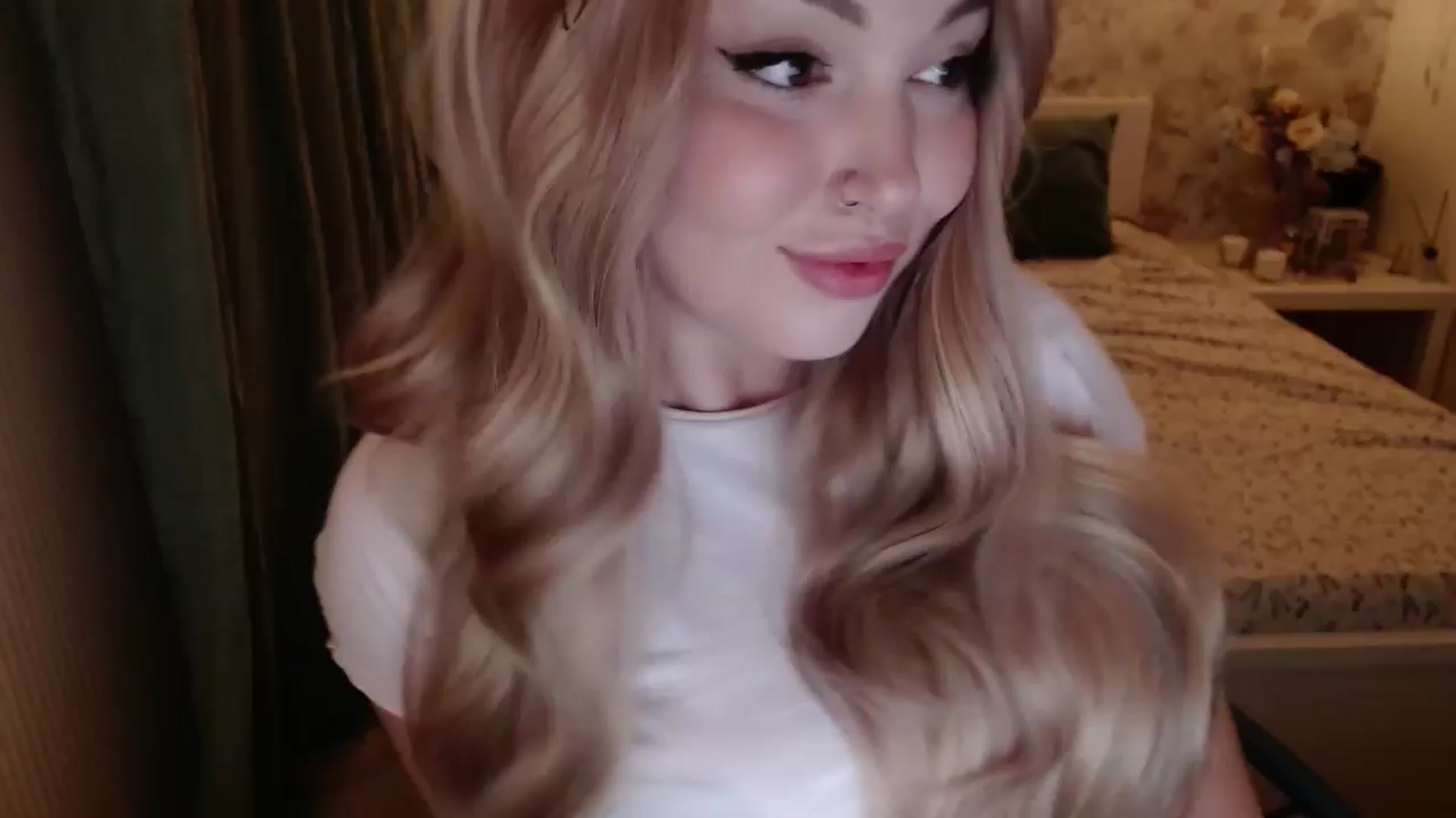 Gallery image thumbnail from Kylie_Lu's myfreecams stream on, 07/04/2024, 18:14 image 12 of 20