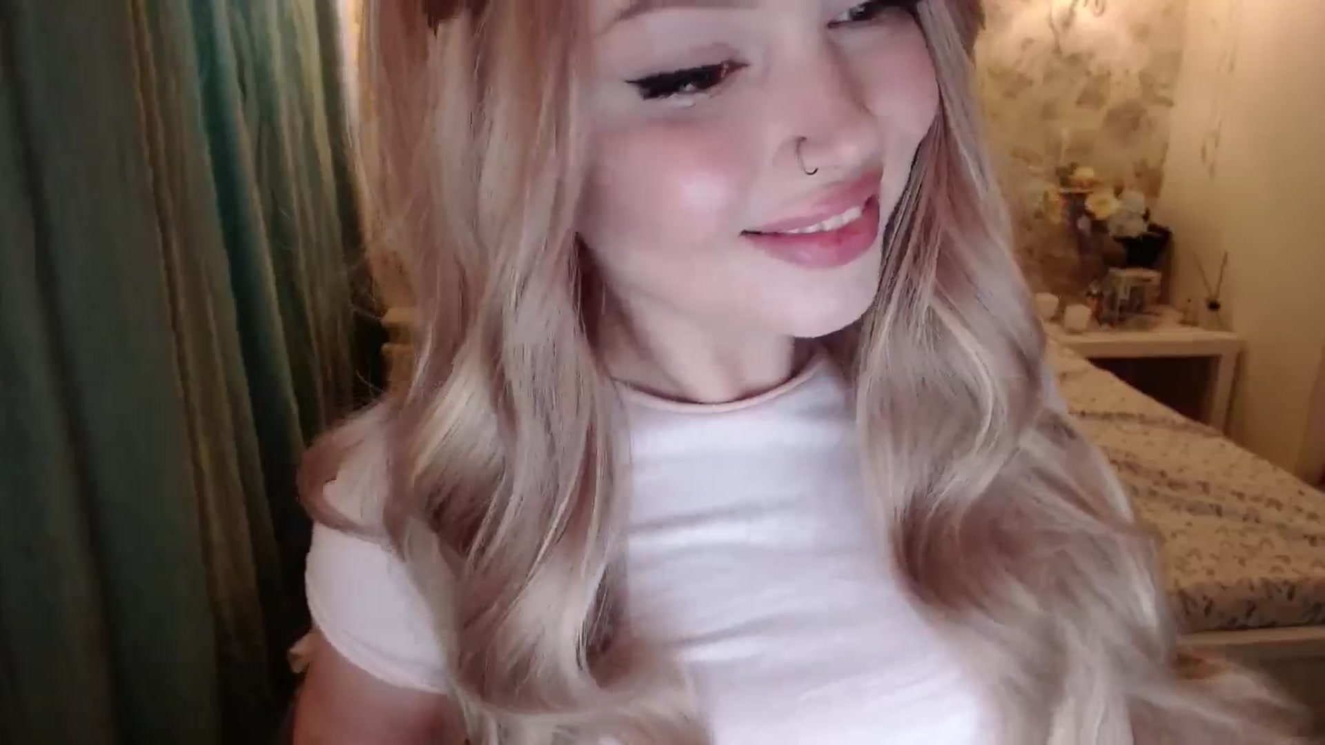 Gallery image thumbnail from Kylie_Lu's myfreecams stream on, 07/05/2024, 11:27 image 8 of 20