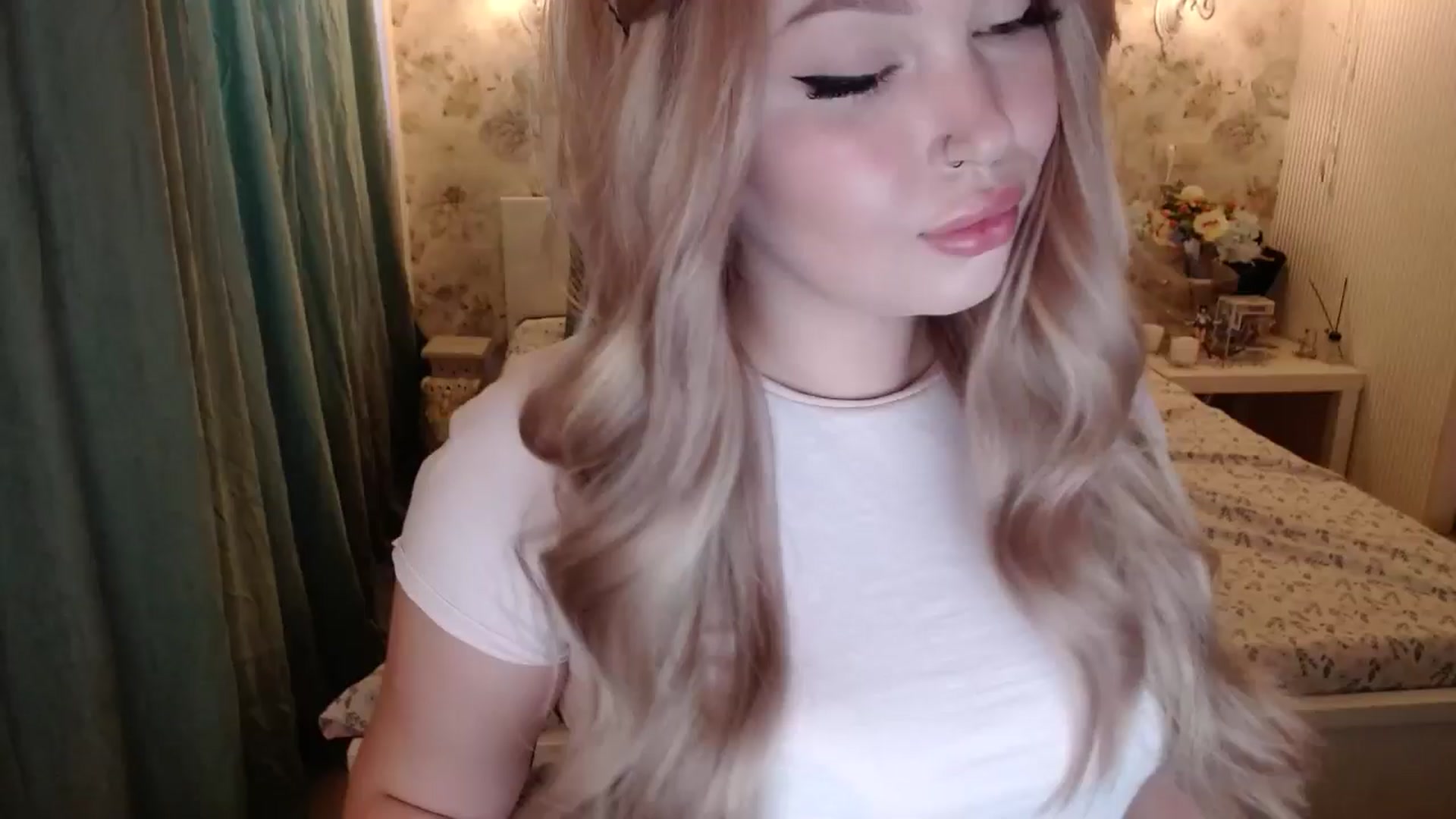 Gallery image thumbnail from Kylie_Lu's myfreecams stream on, 07/05/2024, 11:27 image 1 of 20