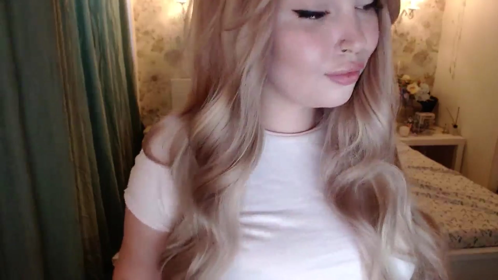 Gallery image thumbnail from Kylie_Lu's myfreecams stream on, 07/05/2024, 11:27 image 14 of 20