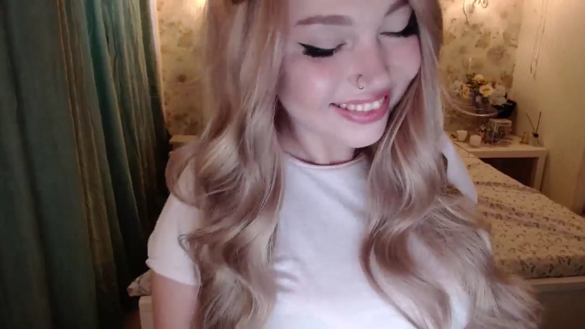 Gallery image thumbnail from Kylie_Lu's myfreecams stream on, 07/05/2024, 11:27 image 7 of 20