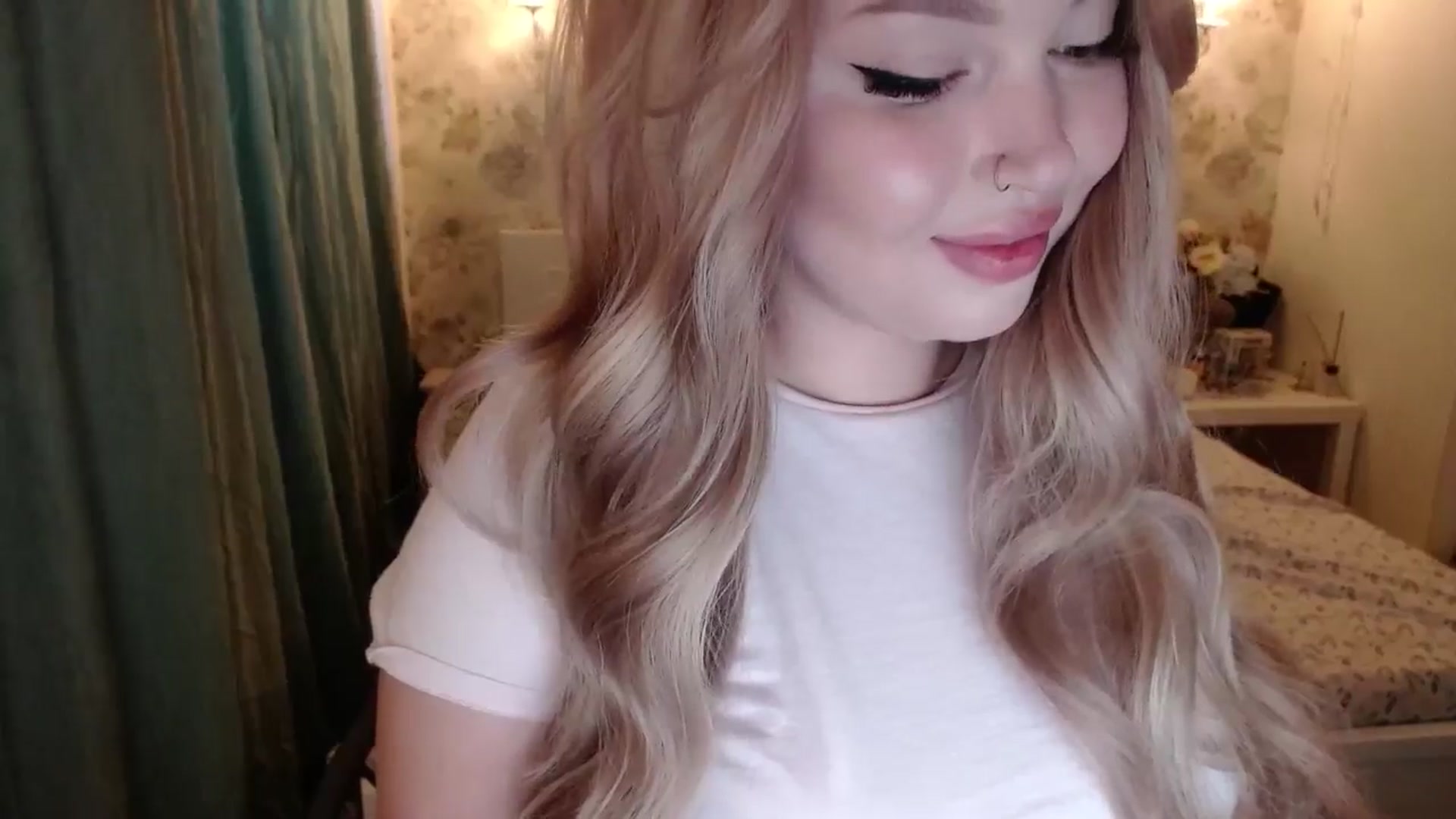 Gallery image thumbnail from Kylie_Lu's myfreecams stream on, 07/05/2024, 11:27 image 12 of 20