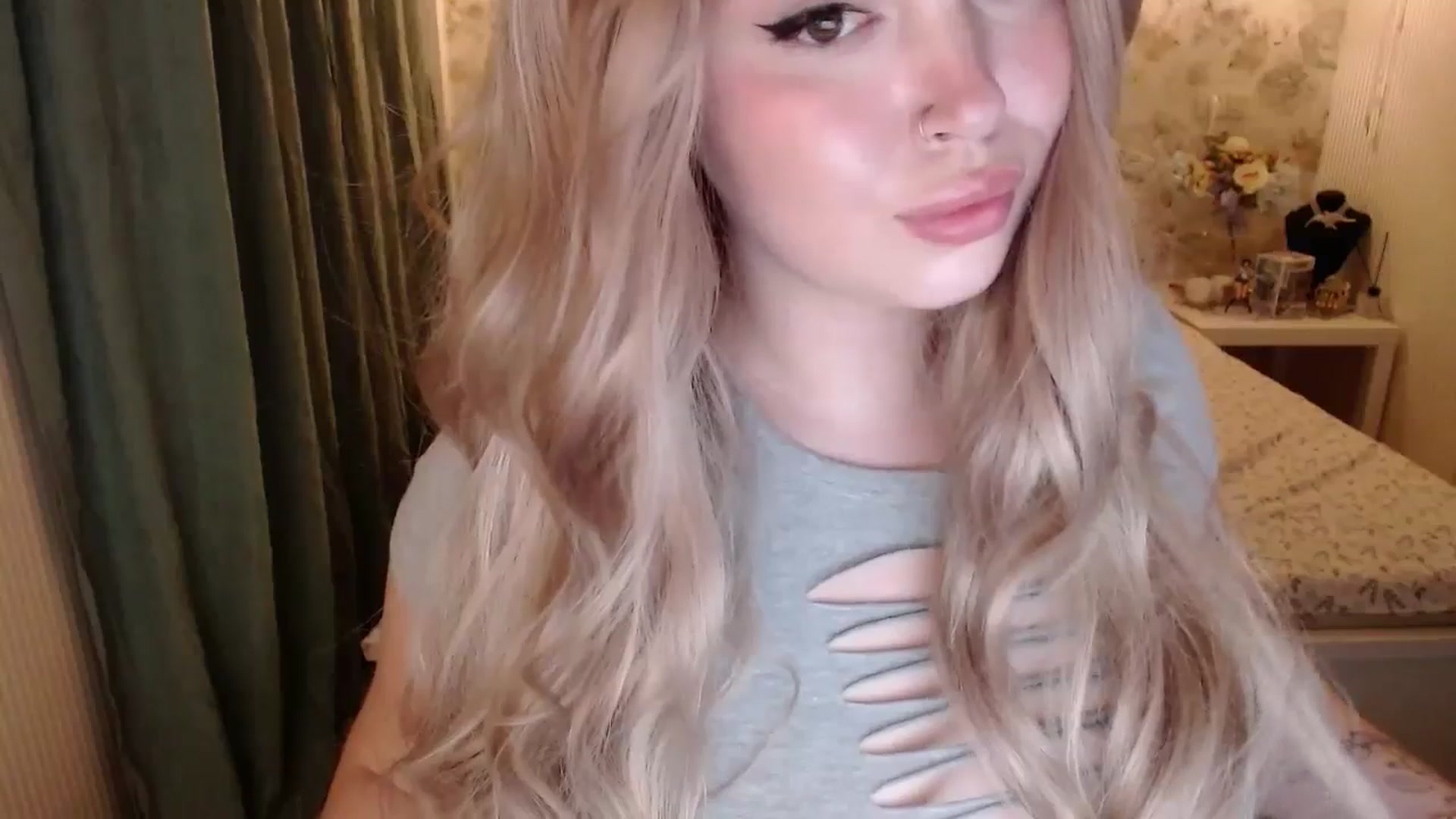 Gallery image thumbnail from Kylie_Lu's myfreecams stream on, 07/06/2024, 21:36 image 10 of 20