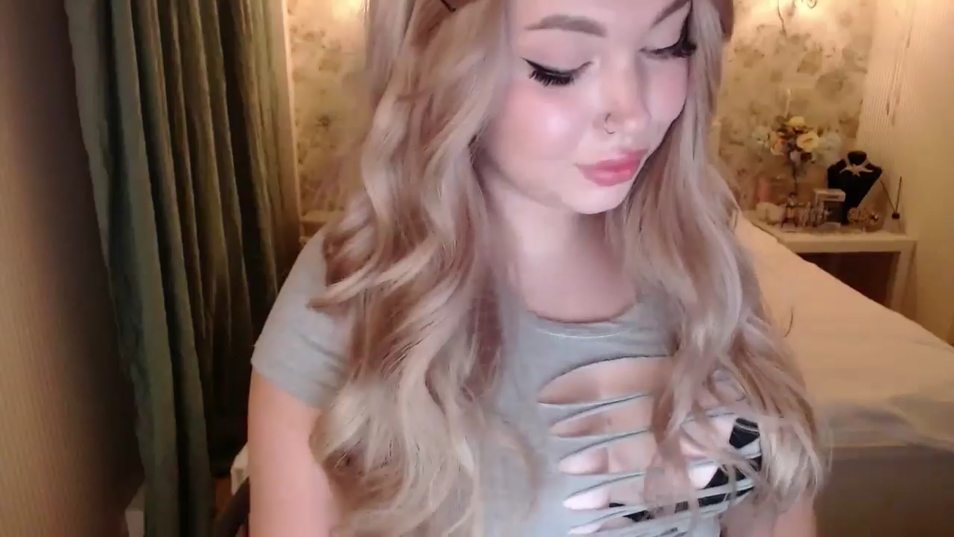 Gallery image thumbnail from Kylie_Lu's myfreecams stream on, 07/11/2024, 18:20 image 3 of 20