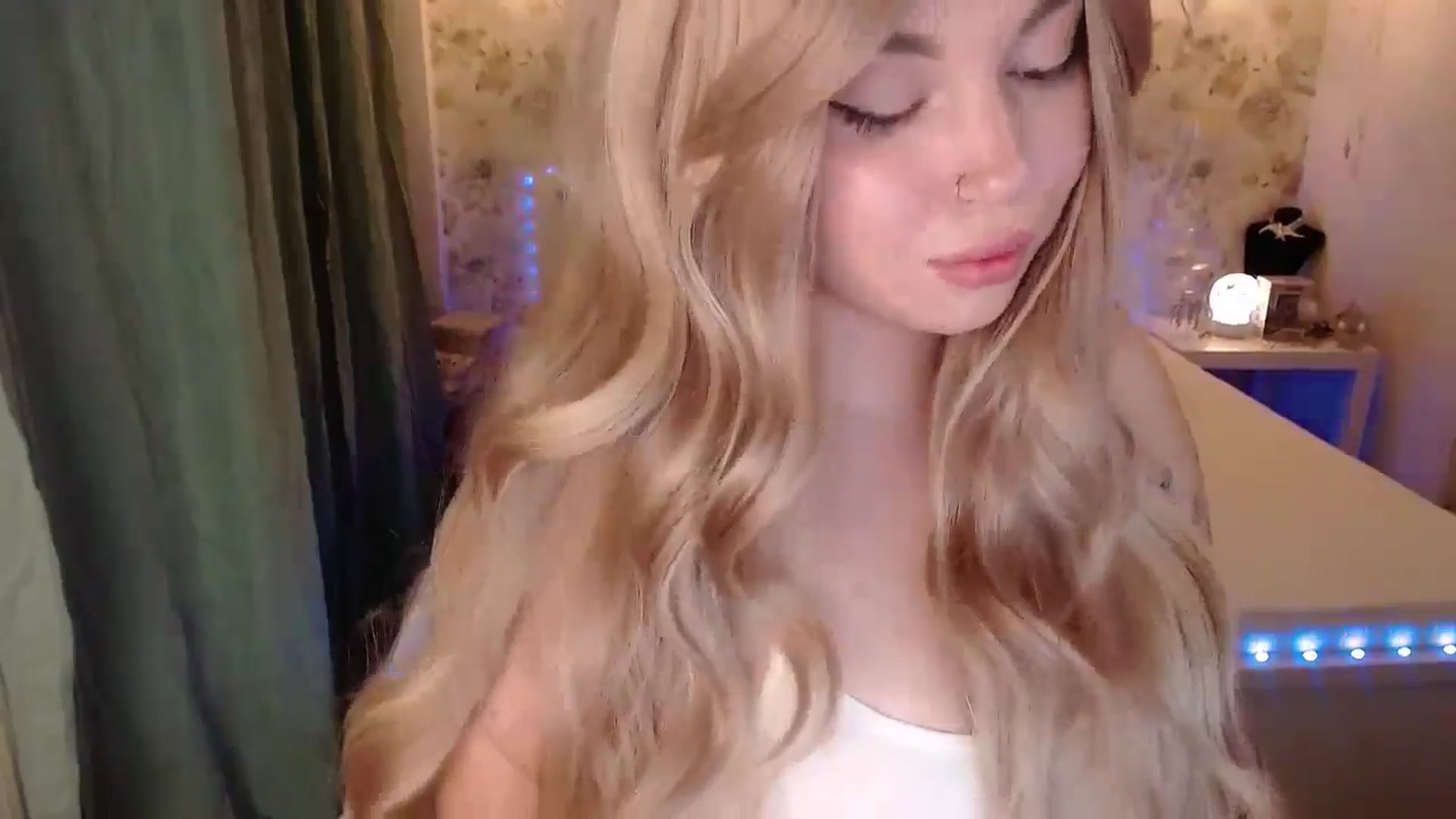 Gallery image thumbnail from Kylie_Lu's myfreecams stream on, 07/18/2024, 18:04 image 14 of 20
