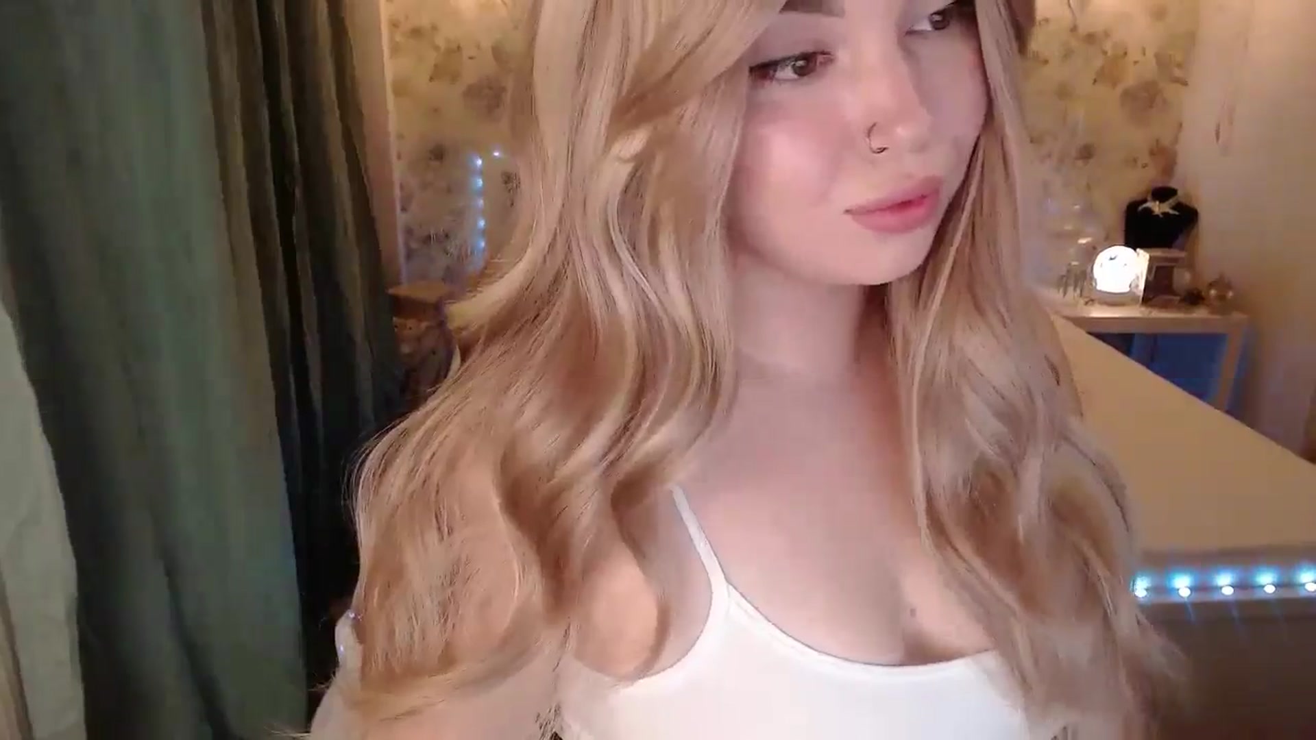 Gallery image thumbnail from Kylie_Lu's myfreecams stream on, 07/18/2024, 18:04 image 10 of 20