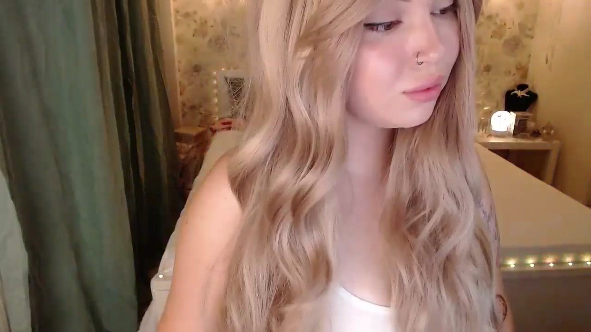 Gallery image thumbnail from Kylie_Lu's myfreecams stream on, 07/18/2024, 18:04 image 20 of 20