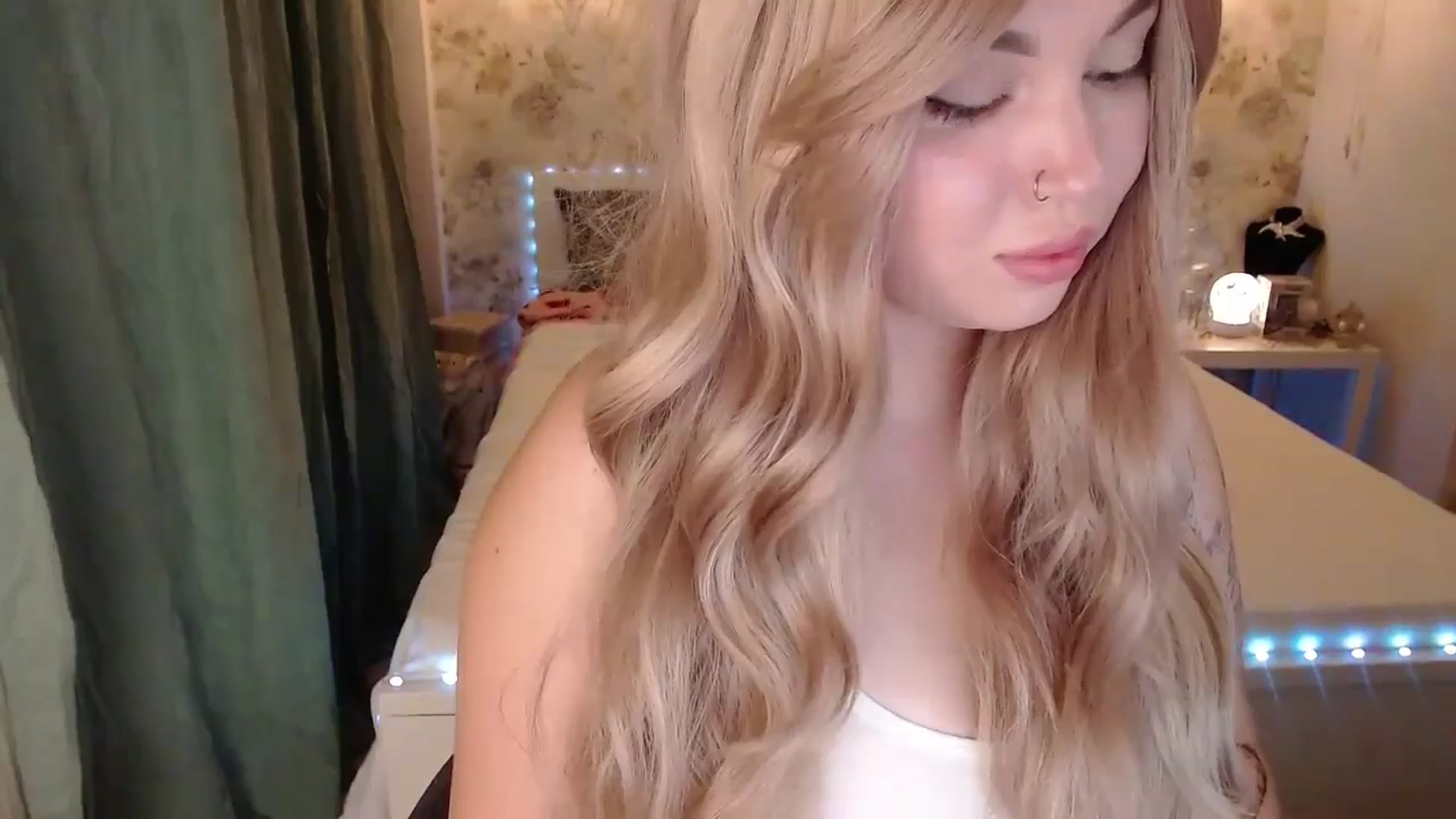 Gallery image thumbnail from Kylie_Lu's myfreecams stream on, 07/18/2024, 18:04 image 17 of 20