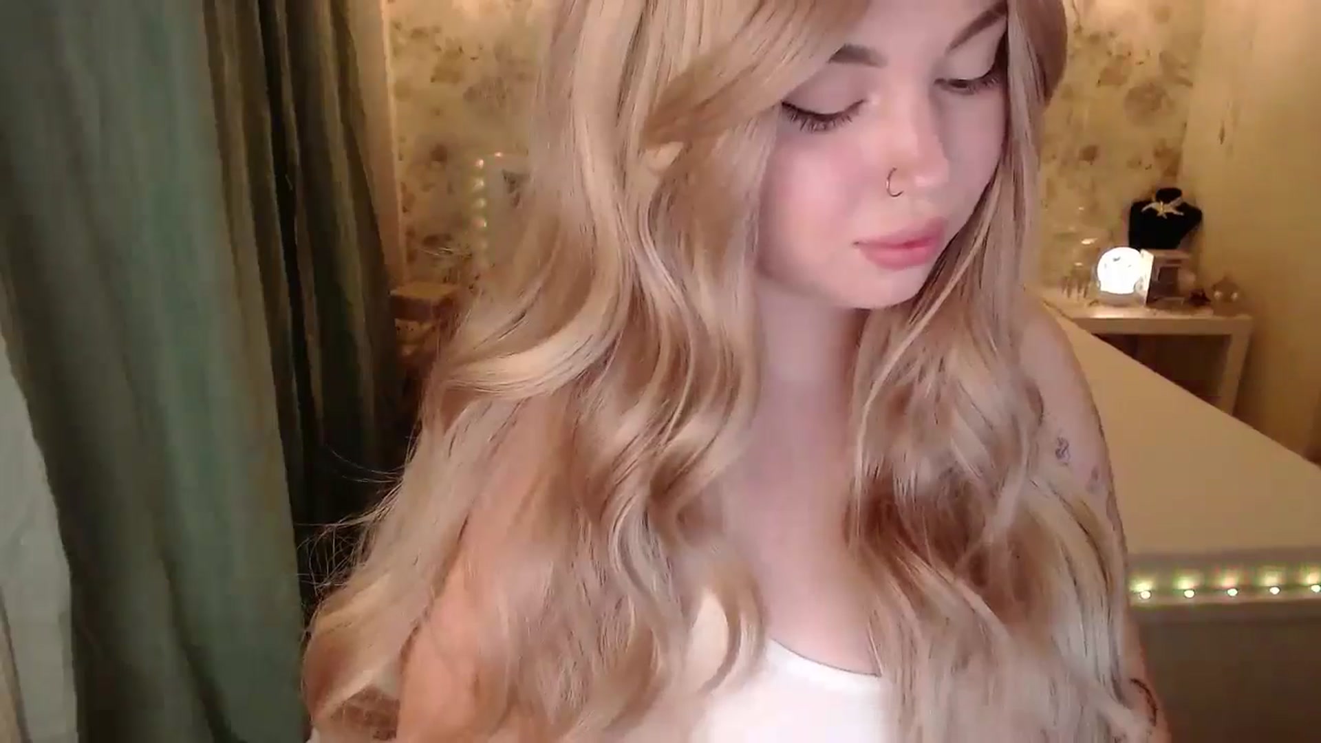 Gallery image thumbnail from Kylie_Lu's myfreecams stream on, 07/18/2024, 18:04 image 13 of 20