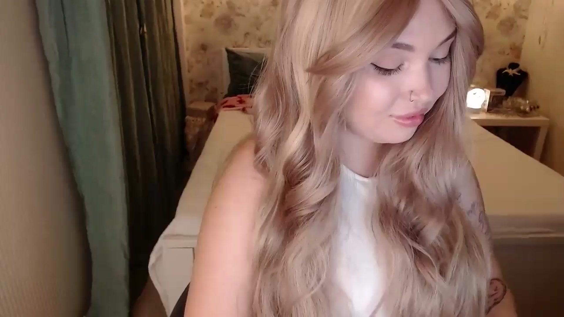 Gallery image thumbnail from Kylie_Lu's myfreecams stream on, 07/20/2024, 20:27 image 11 of 20