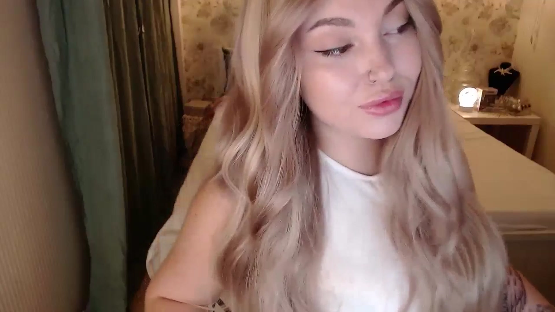 Gallery image thumbnail from Kylie_Lu's myfreecams stream on, 07/20/2024, 20:27 image 2 of 20