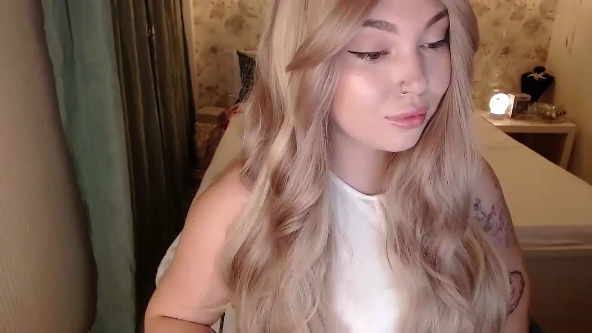 Gallery image thumbnail from Kylie_Lu's myfreecams stream on, 07/20/2024, 20:27 image 16 of 20