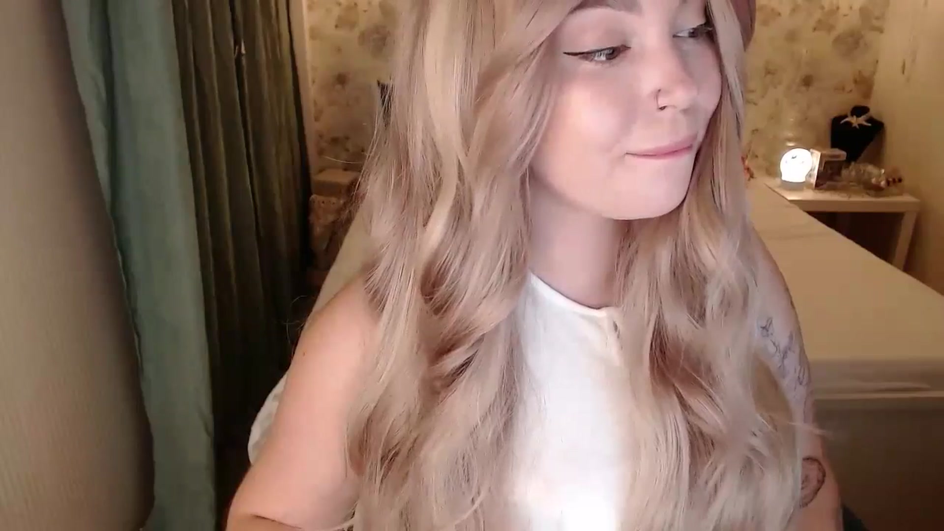 Gallery image thumbnail from Kylie_Lu's myfreecams stream on, 07/20/2024, 21:15 image 10 of 20