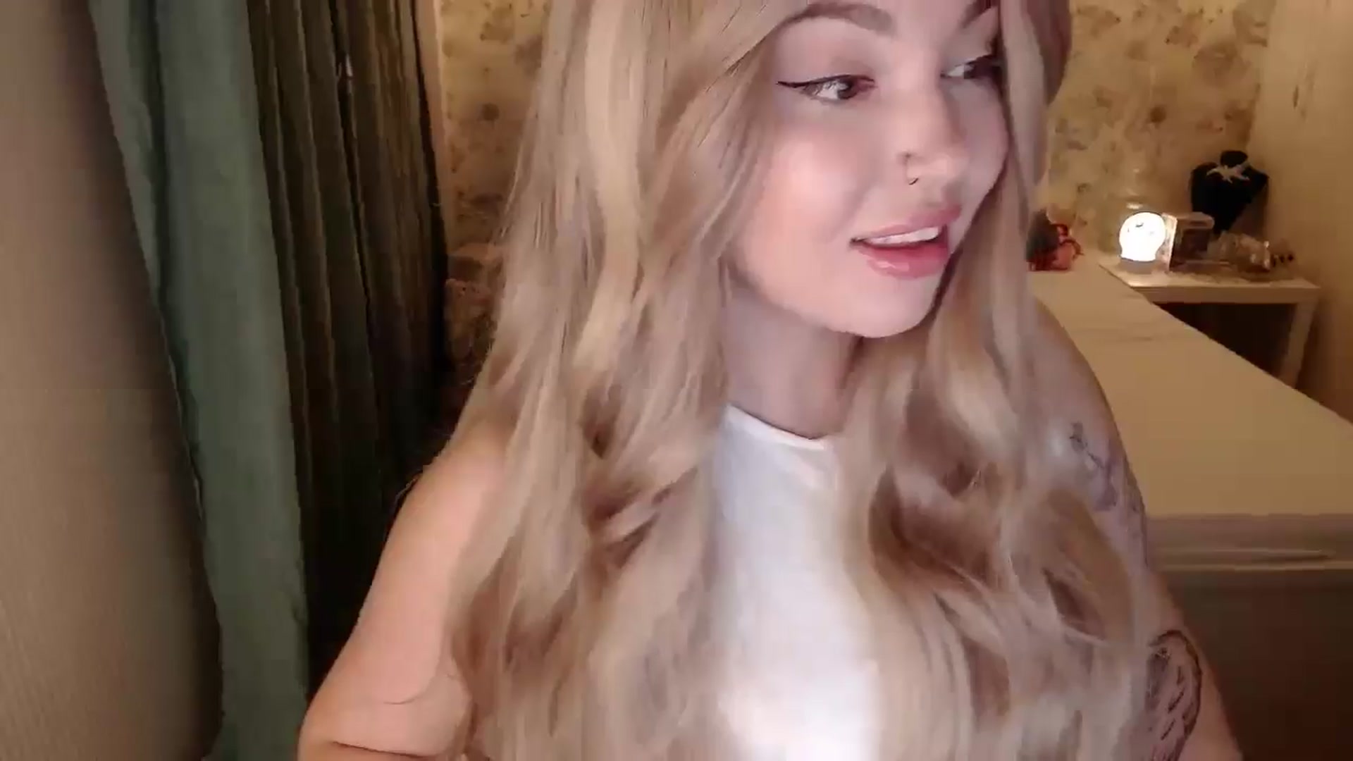Gallery image thumbnail from Kylie_Lu's myfreecams stream on, 07/20/2024, 21:15 image 6 of 20