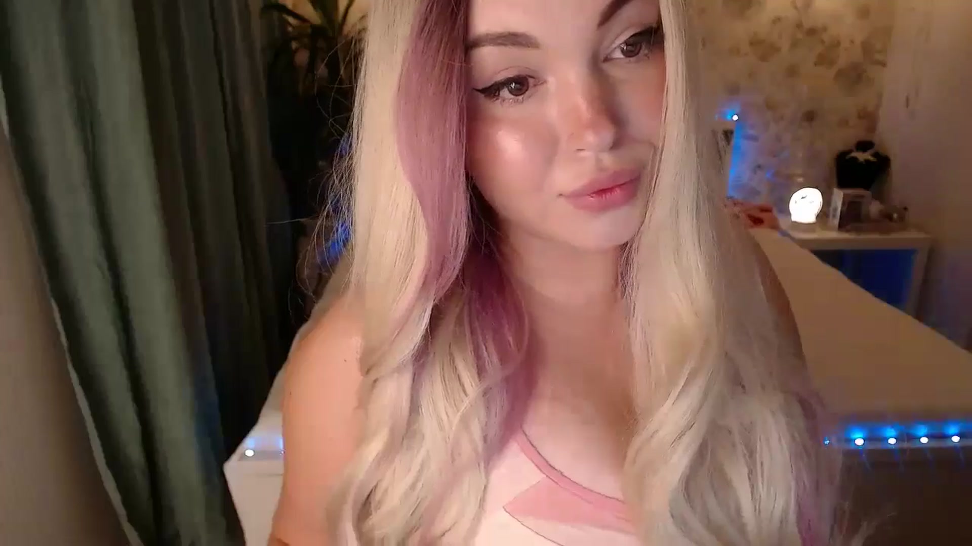 Gallery image thumbnail from Kylie_Lu's myfreecams stream on, 08/01/2024, 17:09 image 9 of 20