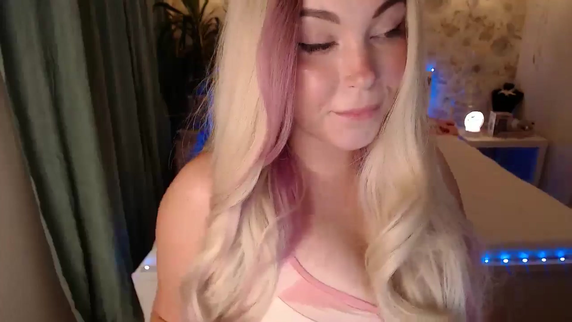 Gallery image thumbnail from Kylie_Lu's myfreecams stream on, 08/01/2024, 17:09 image 8 of 20