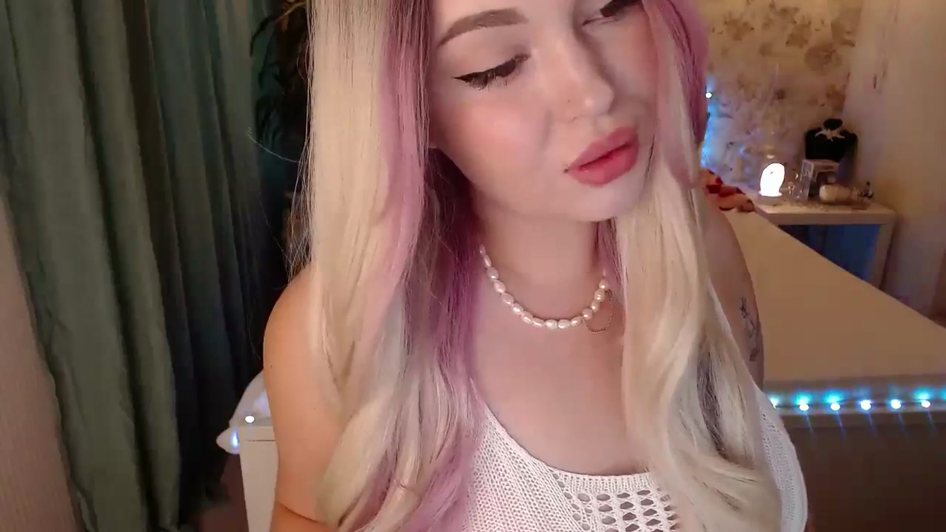 Gallery image thumbnail from Kylie_Lu's myfreecams stream on, 08/03/2024, 13:34 image 15 of 20