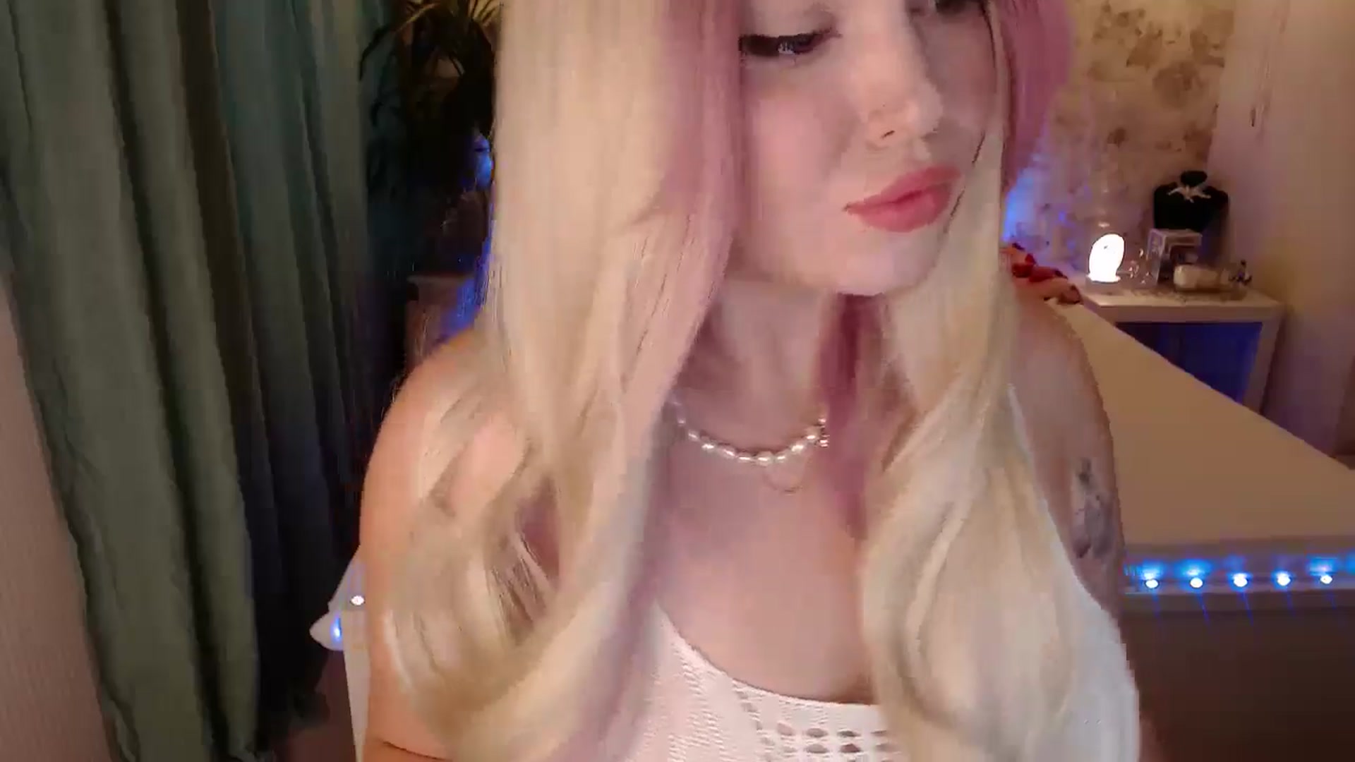 Gallery image thumbnail from Kylie_Lu's myfreecams stream on, 08/03/2024, 13:34 image 4 of 20