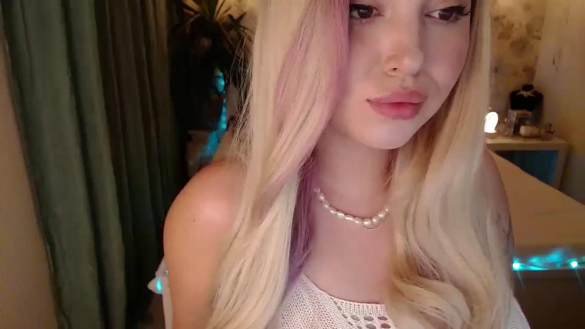 Gallery image thumbnail from Kylie_Lu's myfreecams stream on, 08/03/2024, 16:38 image 17 of 20