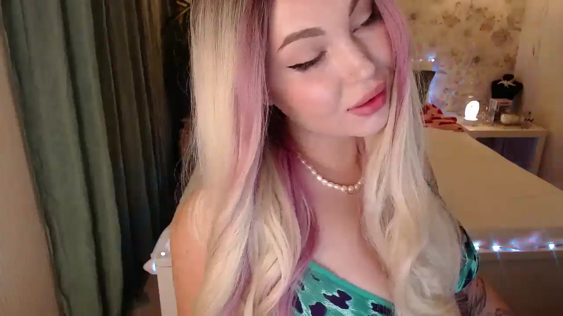 Gallery image thumbnail from Kylie_Lu's myfreecams stream on, 08/03/2024, 17:06 image 19 of 20