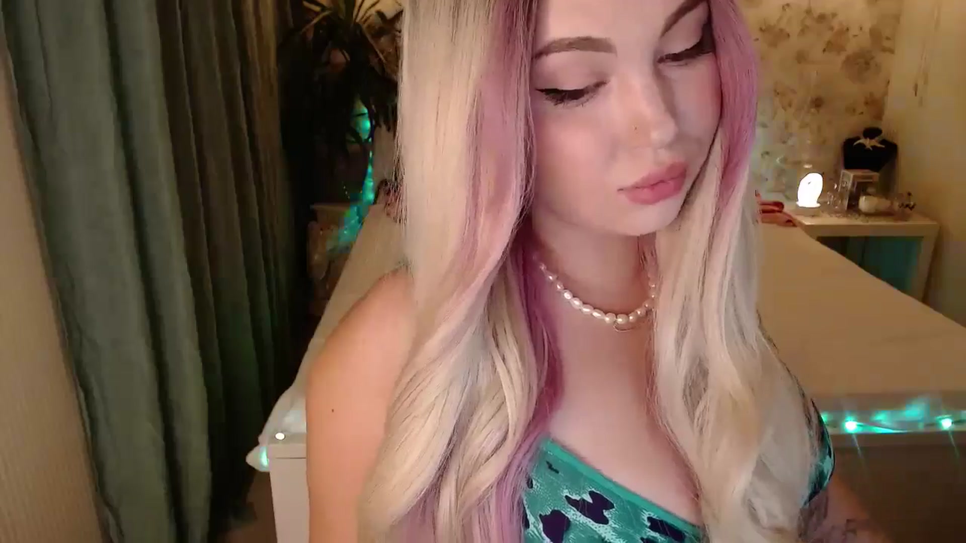 Gallery image thumbnail from Kylie_Lu's myfreecams stream on, 08/03/2024, 17:06 image 16 of 20