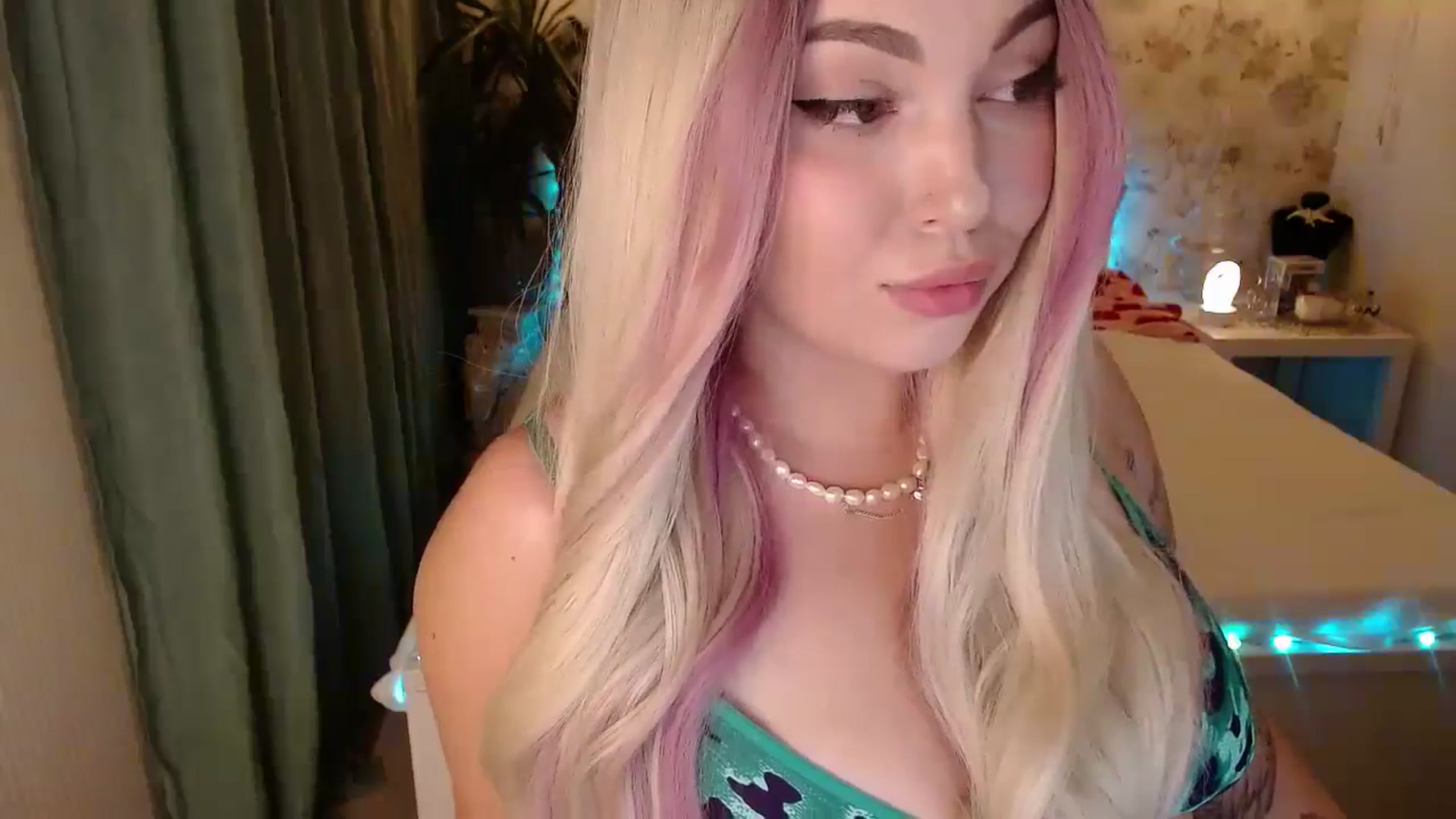 Gallery image thumbnail from Kylie_Lu's myfreecams stream on, 08/03/2024, 17:06 image 6 of 20