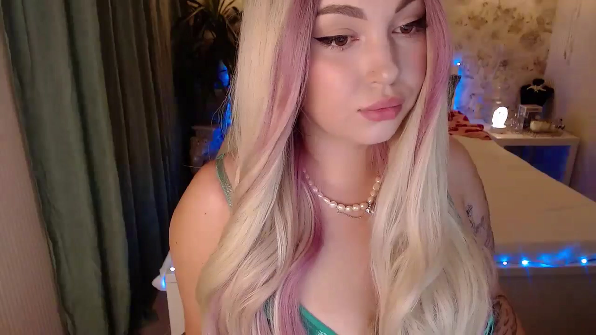 Gallery image thumbnail from Kylie_Lu's myfreecams stream on, 08/03/2024, 17:06 image 2 of 20