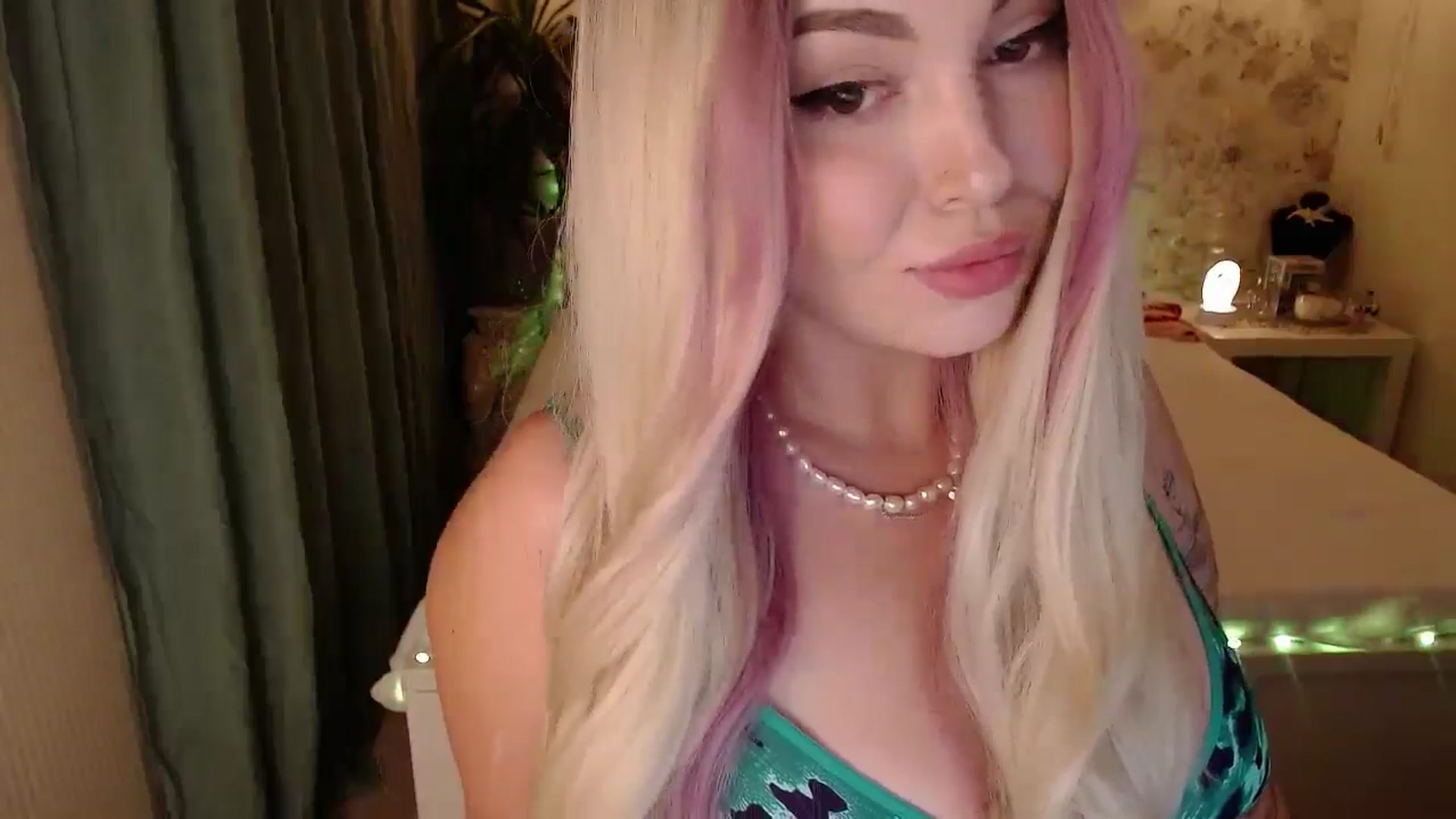 Gallery image thumbnail from Kylie_Lu's myfreecams stream on, 08/03/2024, 17:06 image 15 of 20