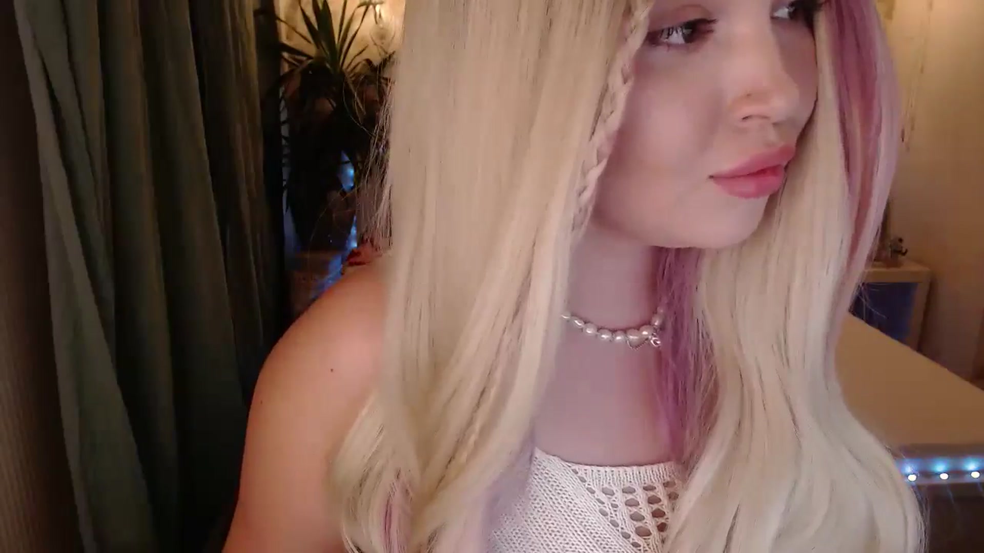 Gallery image thumbnail from Kylie_Lu's myfreecams stream on, 08/08/2024, 17:21 image 9 of 20