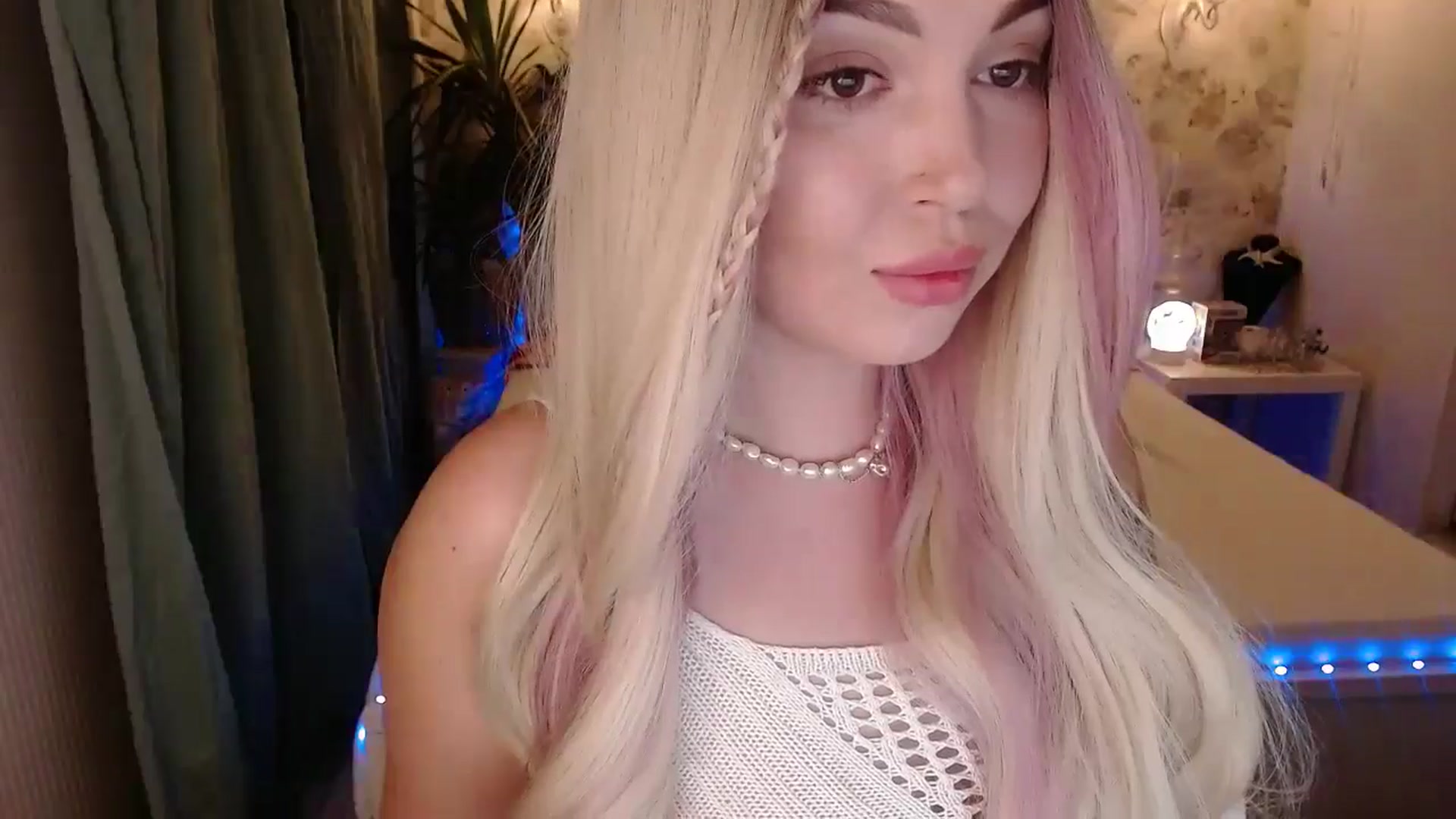 Gallery image thumbnail from Kylie_Lu's myfreecams stream on, 08/08/2024, 17:21 image 16 of 20
