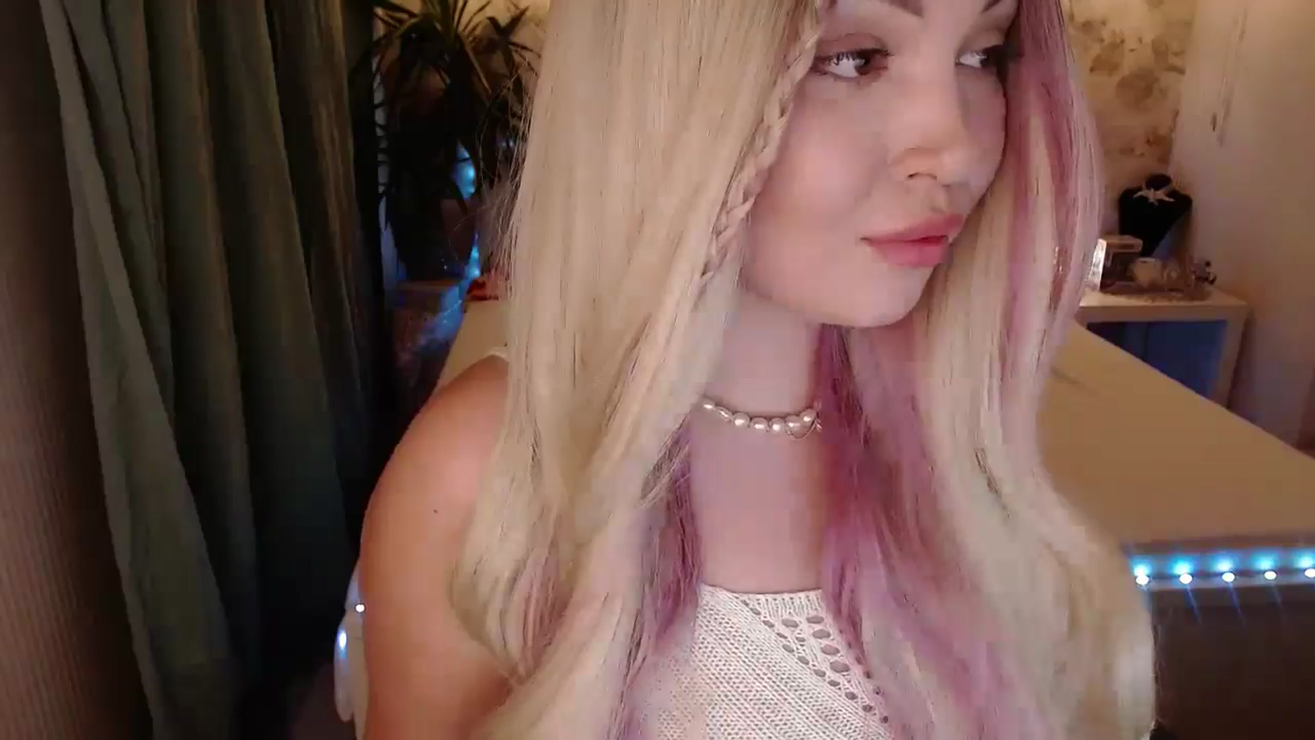 Gallery image thumbnail from Kylie_Lu's myfreecams stream on, 08/08/2024, 17:21 image 6 of 20