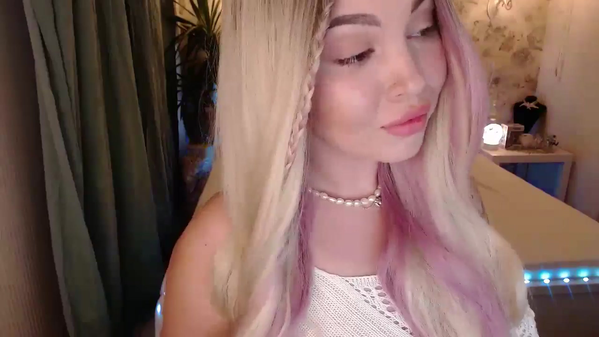 Gallery image thumbnail from Kylie_Lu's myfreecams stream on, 08/08/2024, 17:21 image 3 of 20