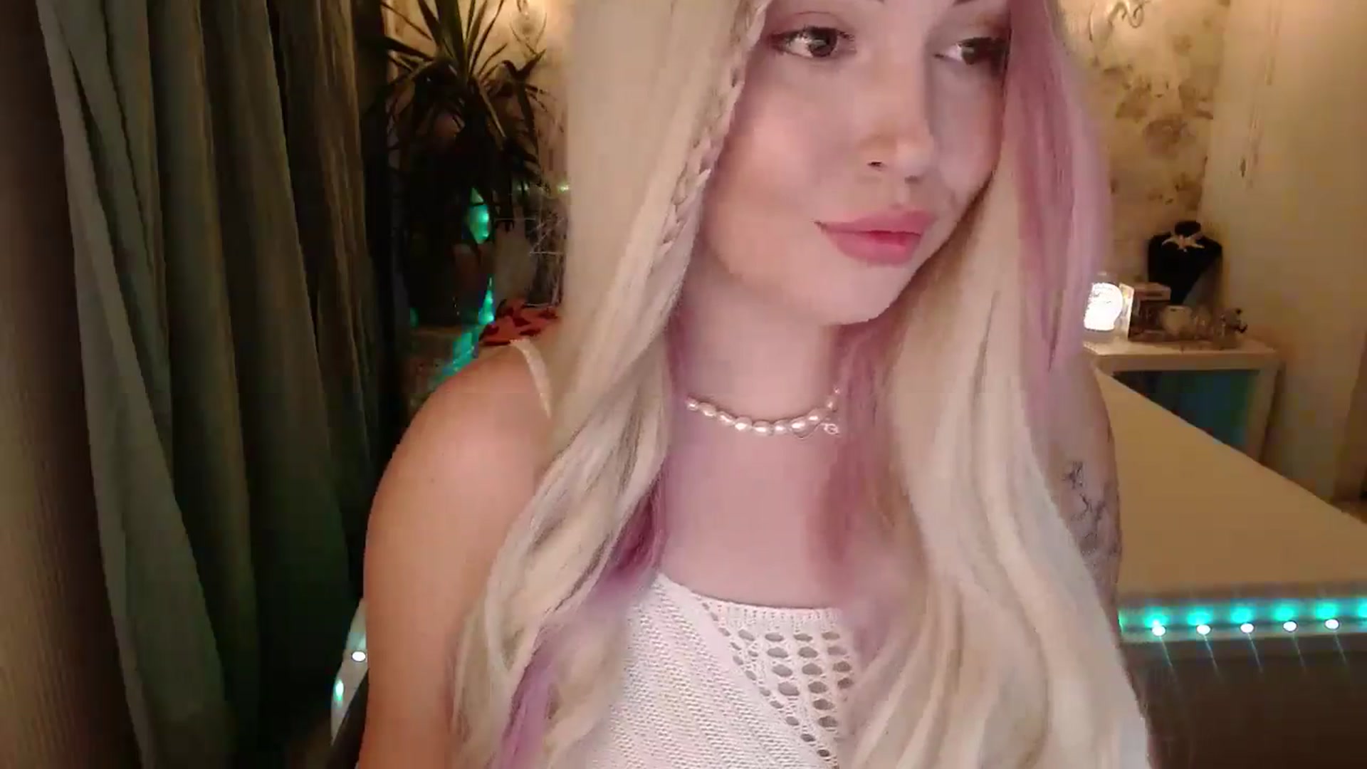 Gallery image thumbnail from Kylie_Lu's myfreecams stream on, 08/08/2024, 17:21 image 20 of 20