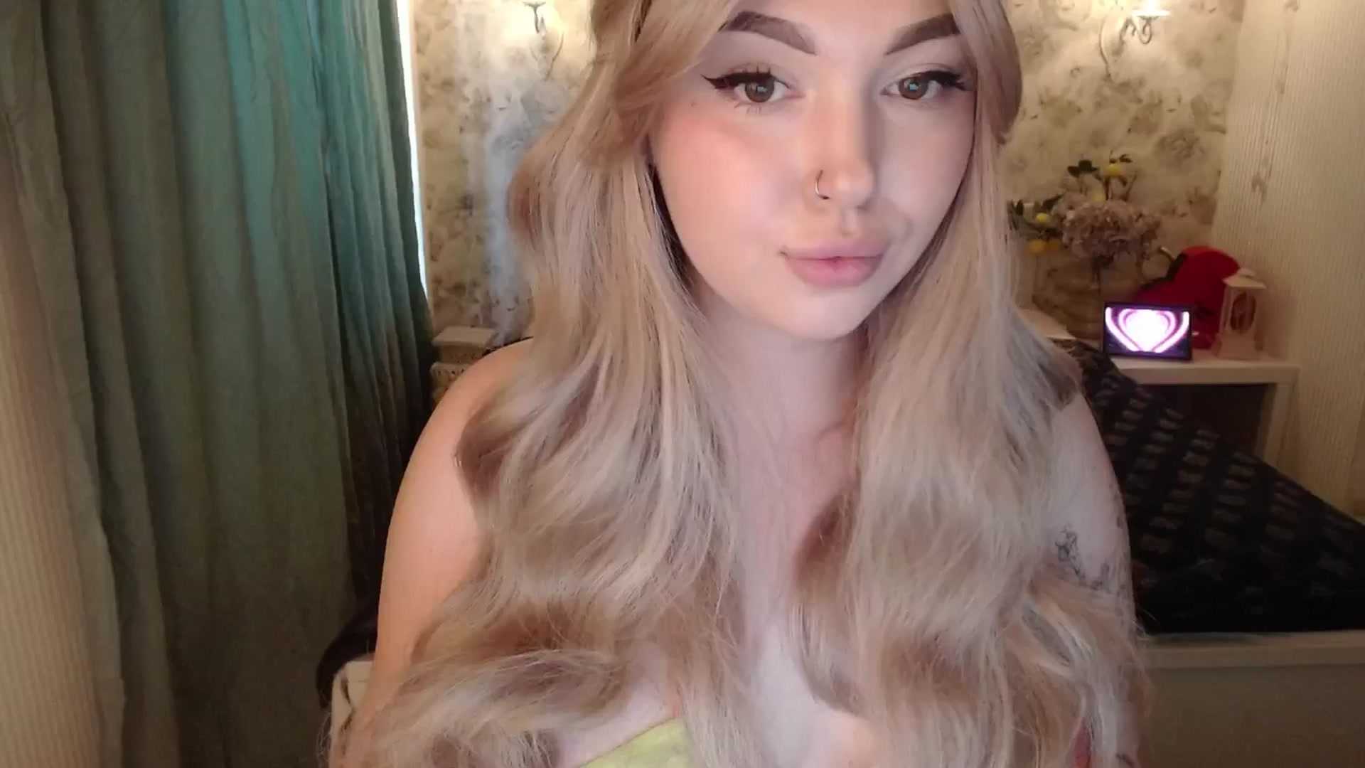 Gallery image thumbnail from Kylie_Lu's myfreecams stream on, 07/03/2025, 13:02 image 17 of 20