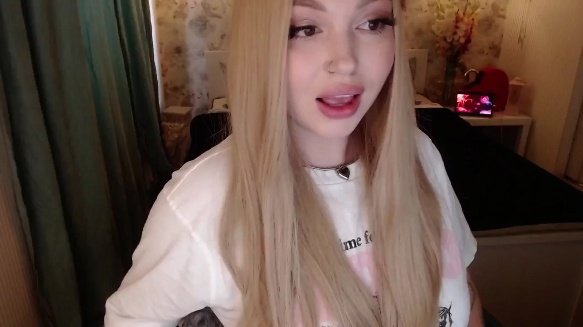 Gallery image thumbnail from Kylie_Lu's myfreecams stream on, 07/20/2025, 12:13 image 15 of 20