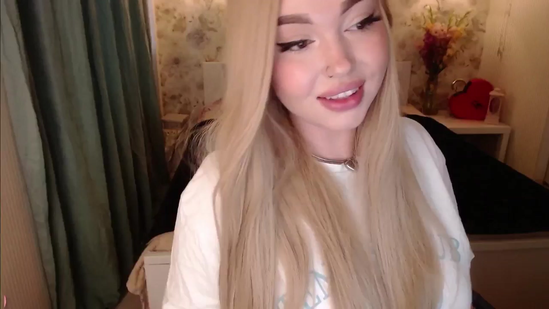 Gallery image thumbnail from Kylie_Lu's myfreecams stream on, 07/22/2025, 13:03 image 7 of 20