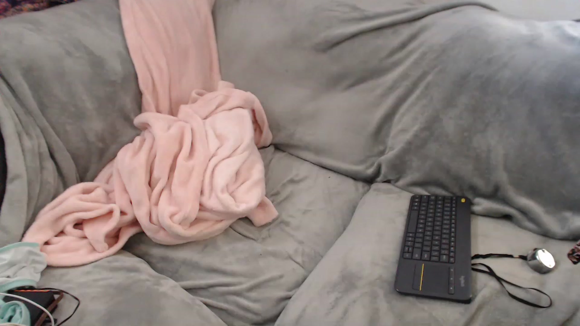 Gallery image thumbnail from Kylie_McFly's myfreecams stream on, 11/21/2022, 17:09 image 17 of 20