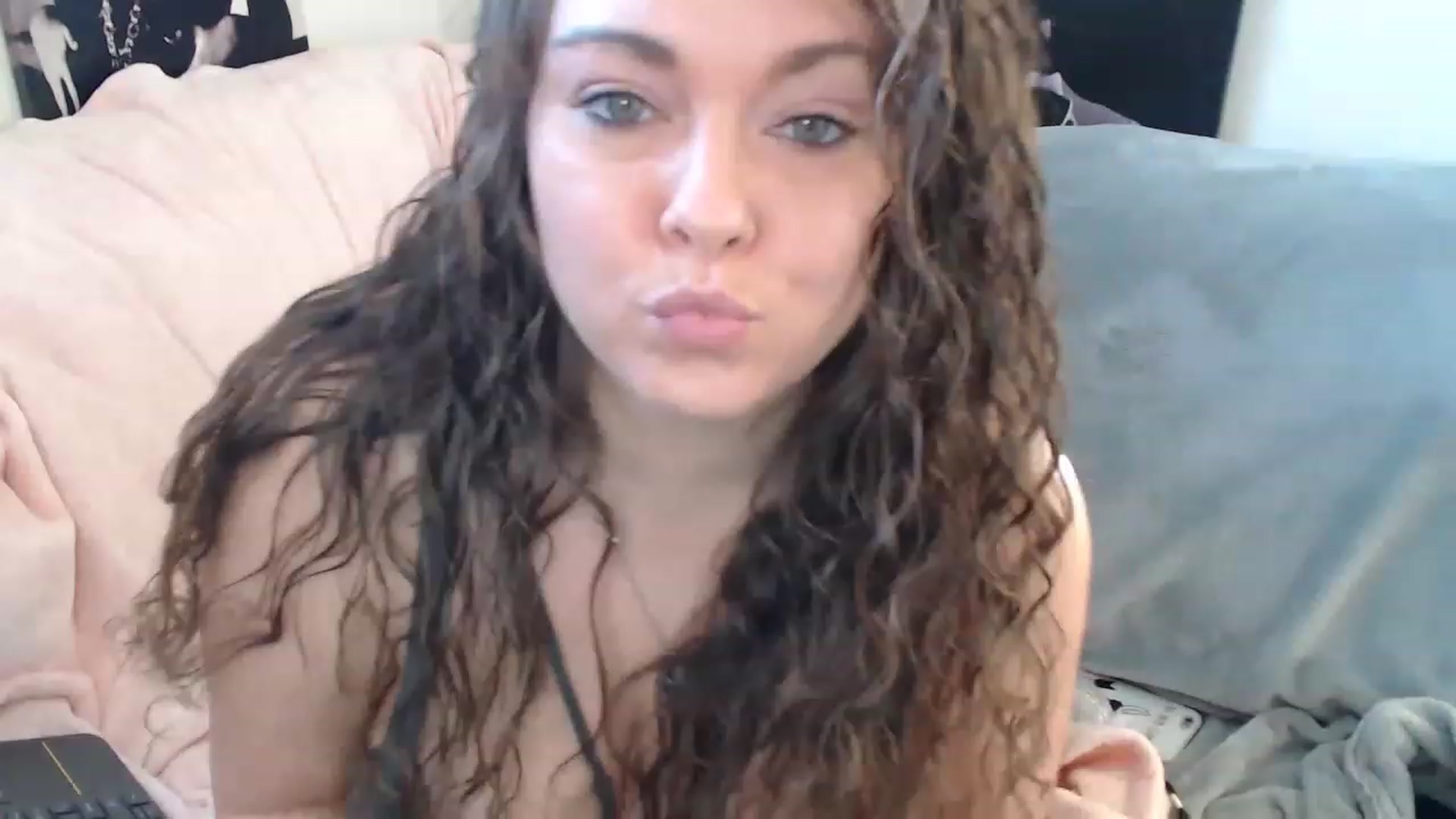 Gallery image thumbnail from Kylie_McFly's myfreecams stream on, 01/22/2023, 15:11 image 2 of 20