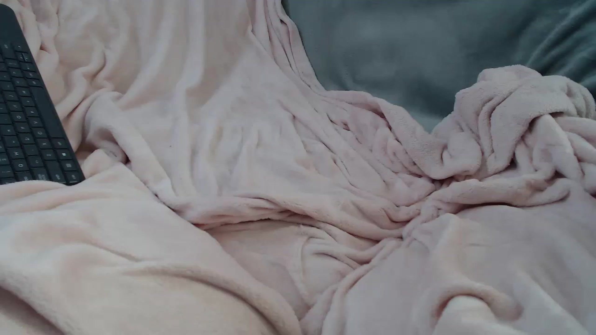 Gallery image thumbnail from Kylie_McFly's myfreecams stream on, 07/17/2023, 15:17 image 18 of 20