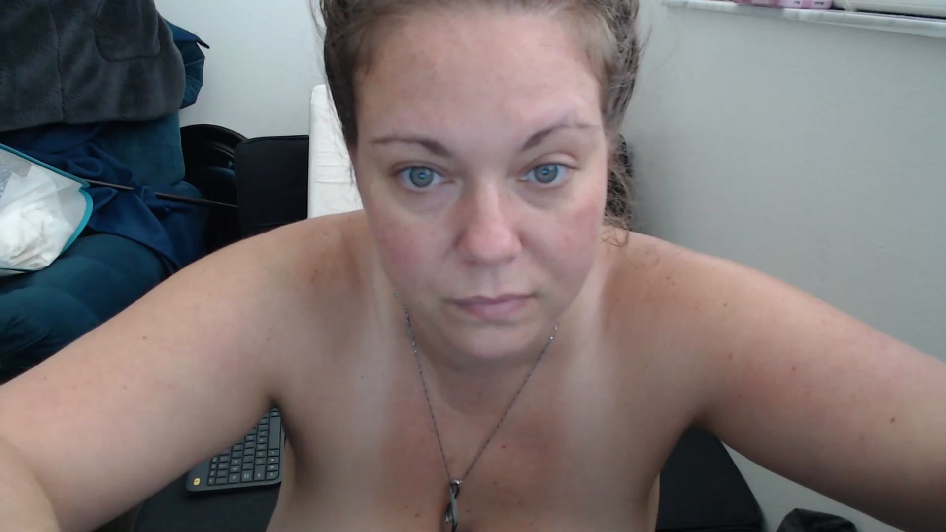 Gallery image thumbnail from Kylie_McFly's myfreecams stream on, 05/20/2024, 18:10 image 9 of 20