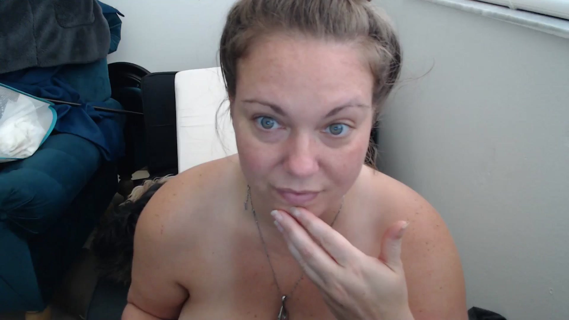 Gallery image thumbnail from Kylie_McFly's myfreecams stream on, 05/20/2024, 18:10 image 12 of 20