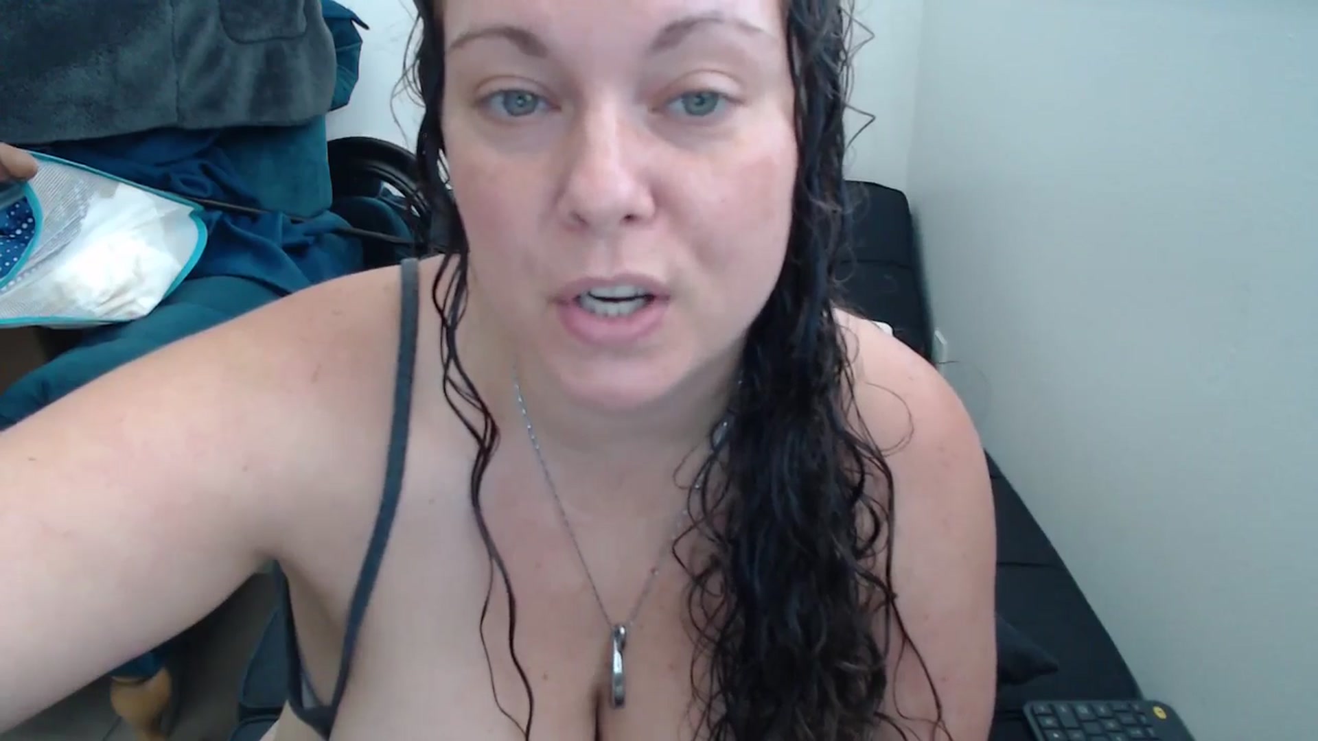 Gallery image thumbnail from Kylie_McFly's myfreecams stream on, 05/21/2024, 17:53 image 5 of 20