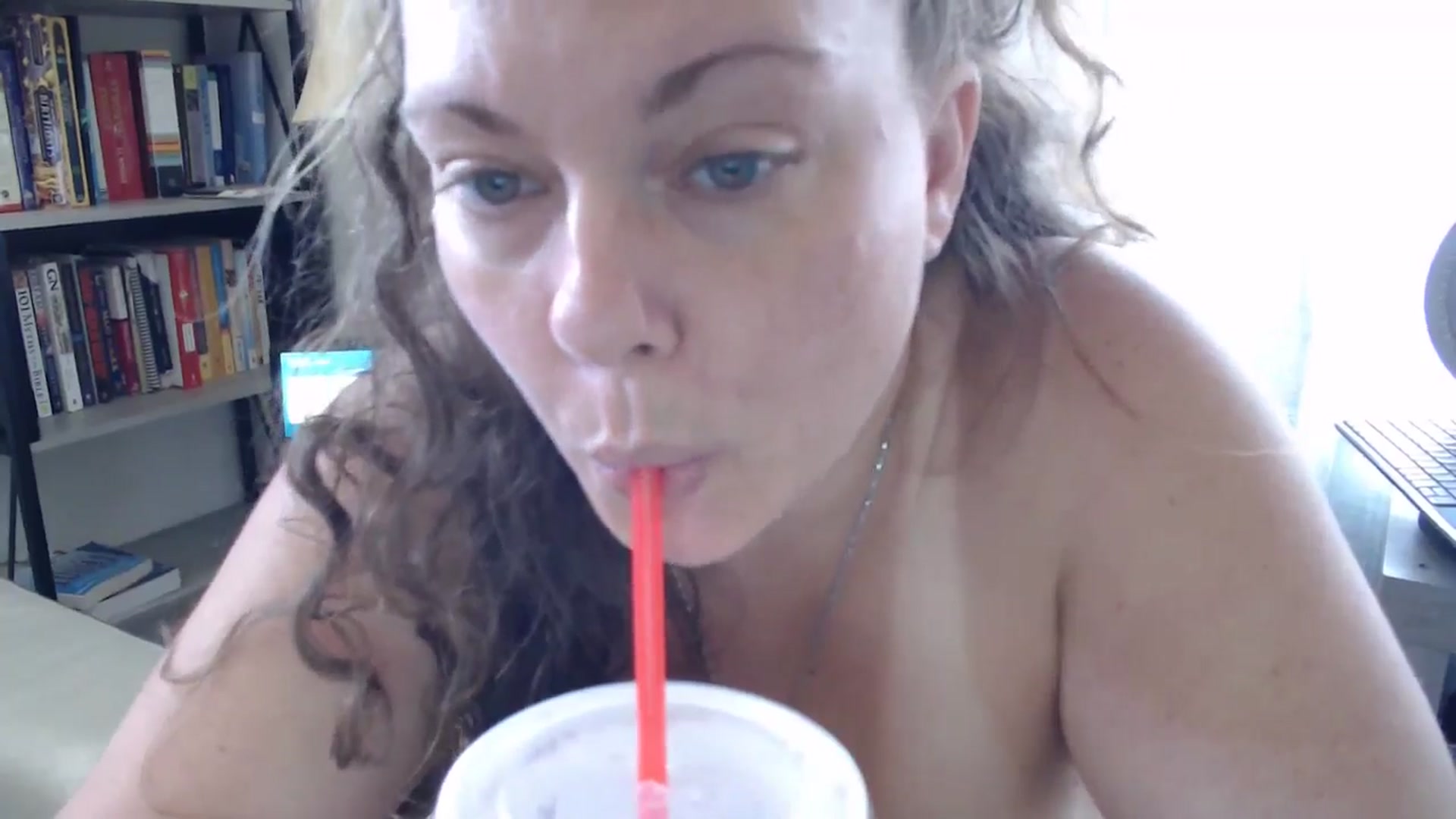Gallery image thumbnail from Kylie_McFly's myfreecams stream on, 06/17/2024, 17:39 image 16 of 20