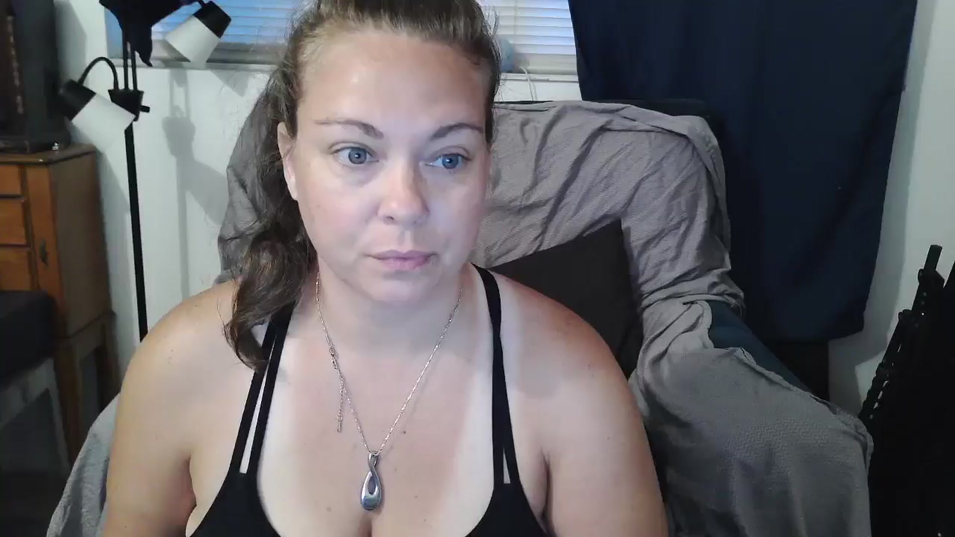 Gallery image thumbnail from Kylie_McFly's myfreecams stream on, 03/24/2025, 13:53 image 1 of 20